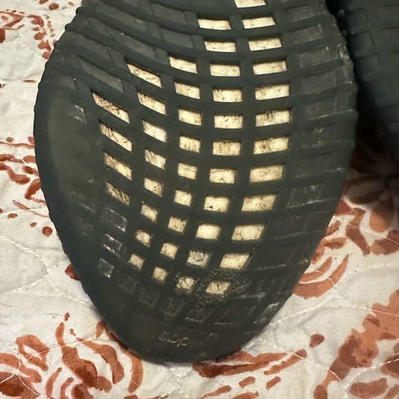 Yeezy Boost - Picture 11 of 14